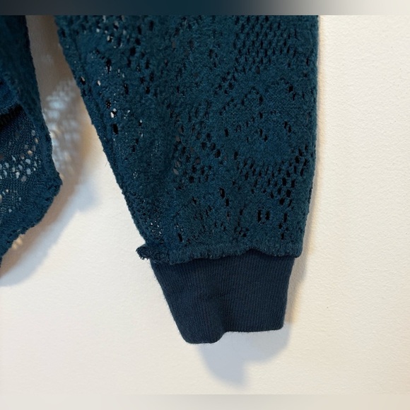 Free people Jewel Blue Not Cold In This Floral Brushed Lace Knit , sz medium - Picture 6 of 9